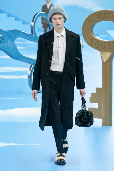 Look 17
